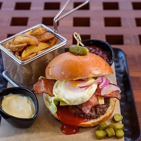 Potnia Theron Bed & Breakfast