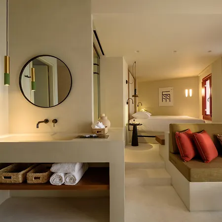 Potnia Theron Akrotírion