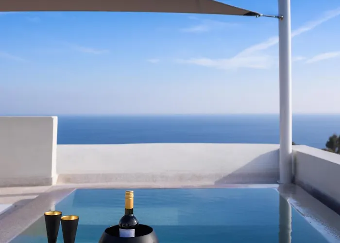 Potnia Theron Akrotírion