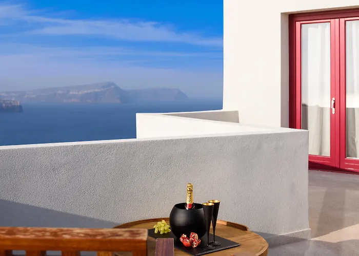 Potnia Theron Akrotírion