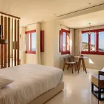 Potnia Theron Bed & Breakfast 4*