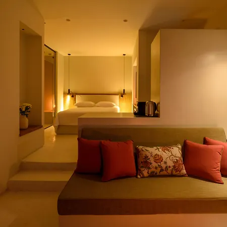 Potnia Theron Couette-café 4*
