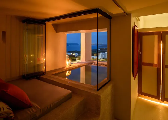 Potnia Theron Akrotírion